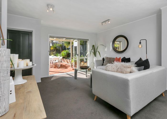  at 2/8 Hamilton Road, Herne Bay, Auckland