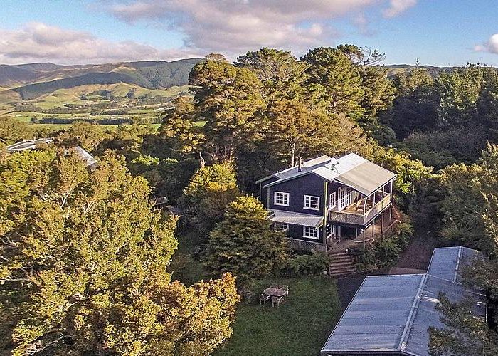  at 102 Avro Road, Blue Mountains, Upper Hutt