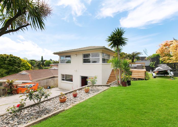  at 1/11 Charles Dickens Drive, Mellons Bay, Auckland