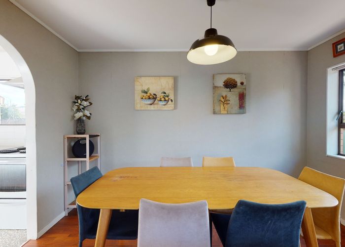  at 2/9 Ciprian Place, Henderson, Auckland