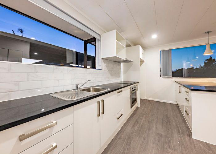  at 3/85A Tidal Road, Mangere, Auckland