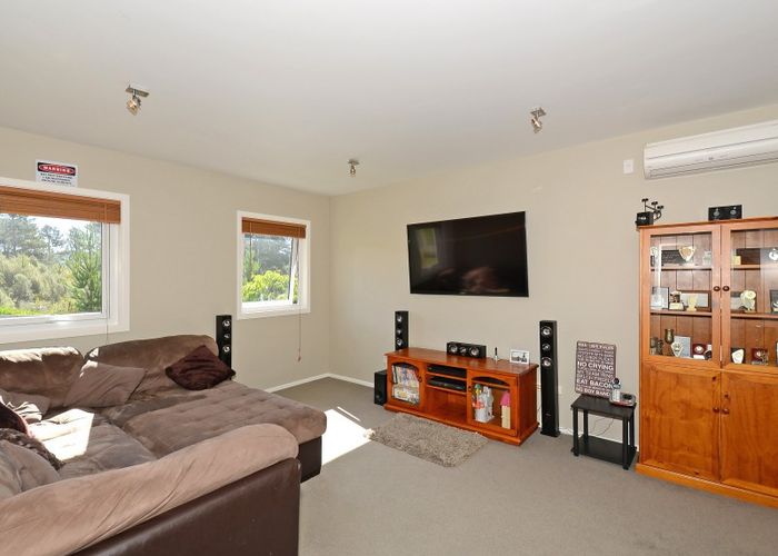  at 6 Streets Way, Timberlea, Upper Hutt