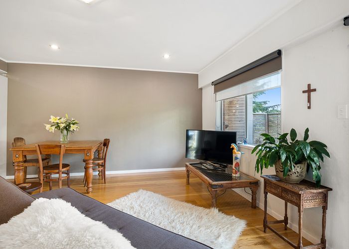  at 2/7 Edmonton Road, Henderson, Auckland