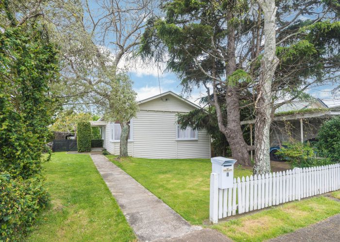  at 8 Cambourne Road, Sandringham, Auckland