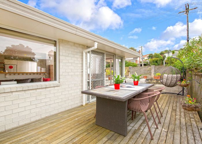 Free property data for 1/12 Alexander Street, Cockle Bay, Auckland