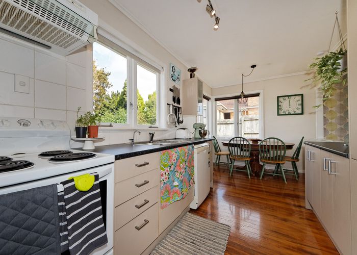  at 8 Glen Road, Ranui, Auckland