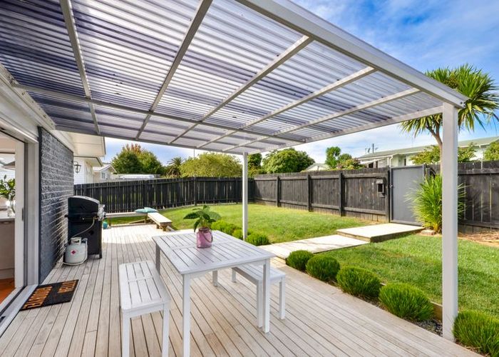  at 1/32 Paragon Avenue, Beach Haven, Auckland