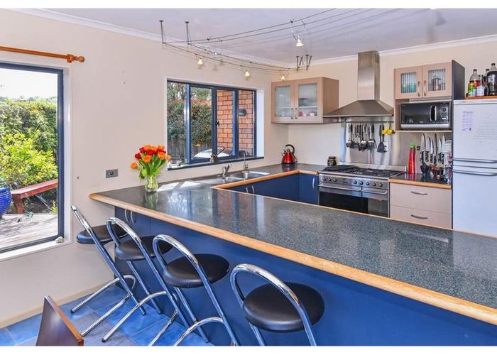  at 6 Dawood Place, The Gardens, Auckland