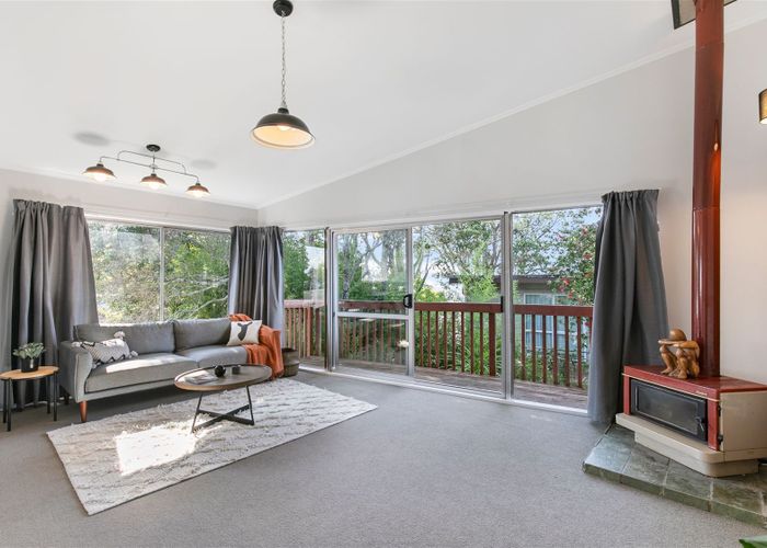  at 2/618 Glenfield Road, Bayview, Auckland