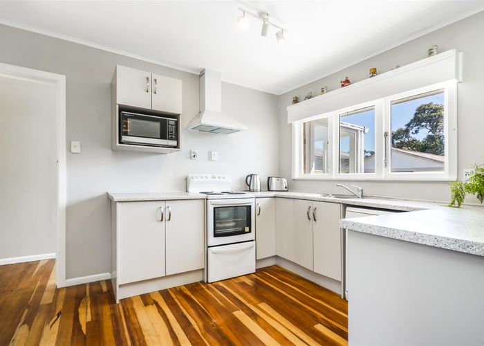  at 11 Fenwick Crescent, Hillcrest, Hamilton