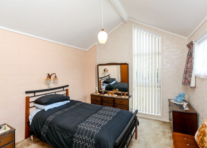  at 5 Riversdale Drive, Merrilands, New Plymouth