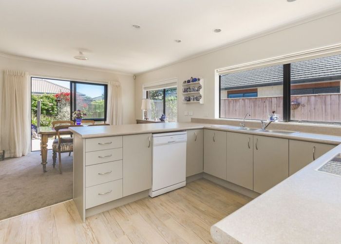  at 2 William Noel Place, Waikanae Beach, Waikanae