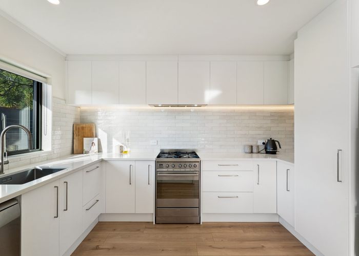 at 8A Craigbank Avenue, New Lynn, Waitakere City, Auckland