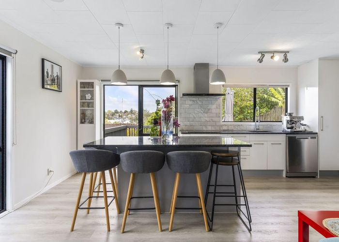  at 2/4 Kupari Place, Totara Vale, North Shore City, Auckland