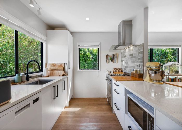  at 21a Leiden Place, Totara Vale, North Shore City, Auckland