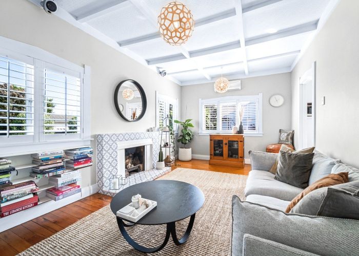  at 9 Invermay Avenue, Mount Roskill, Auckland