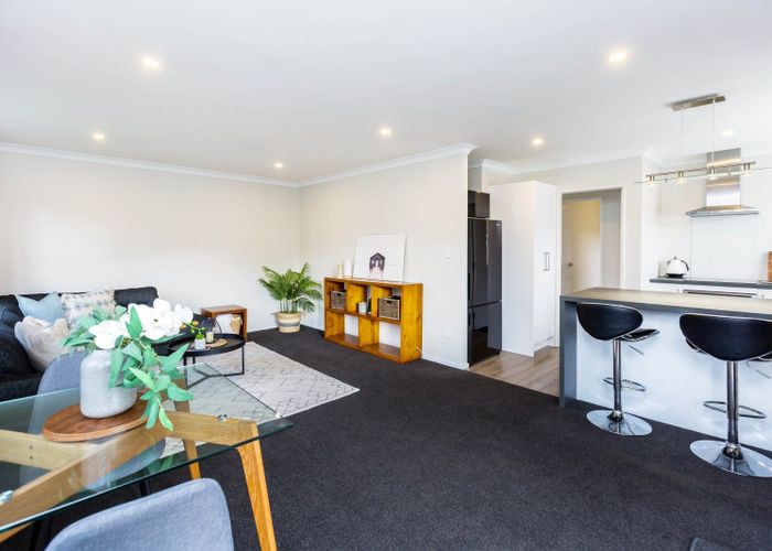  at 2/12 Gloucester Street, Silverstream, Upper Hutt