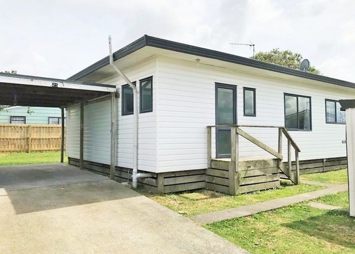  at 2/5 Solveig Place, Randwick Park, Manukau City, Auckland