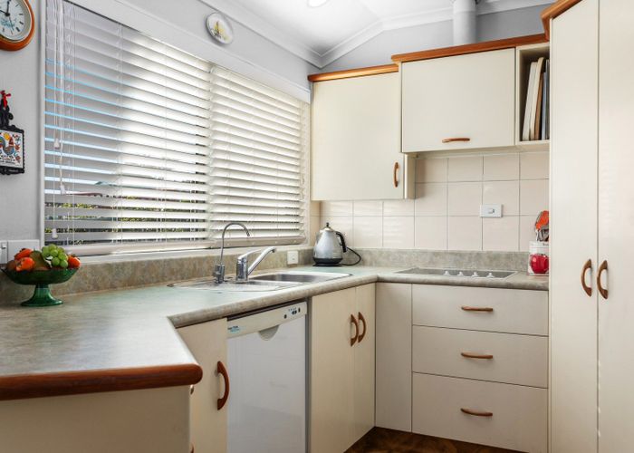  at 2/44 Peace Street, Whakatane