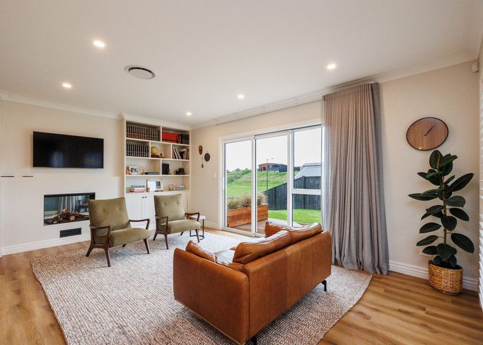  at 24 Vaucluse Heights, Fitzherbert, Palmerston North