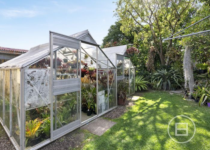 at 2/24 Glynnbrooke Street, Te Atatu South, Auckland