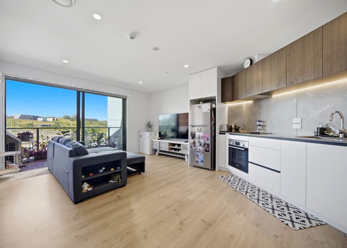  at 323/3 Kaipiho Lane, Albany, North Shore City, Auckland