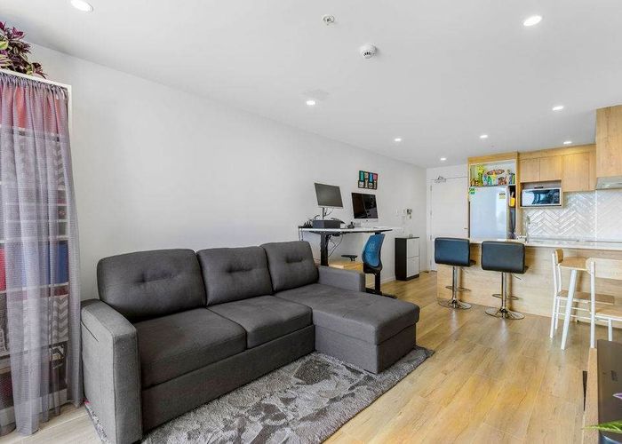  at 305C/553 Glenfield Road, Glenfield, North Shore City, Auckland