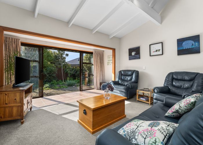  at 2/43A Main Road, Redcliffs, Christchurch City, Canterbury