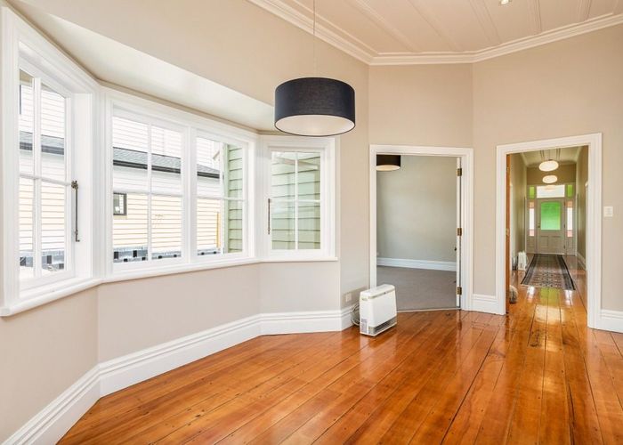  at 9 Oaklands Road, Mount Eden, Auckland