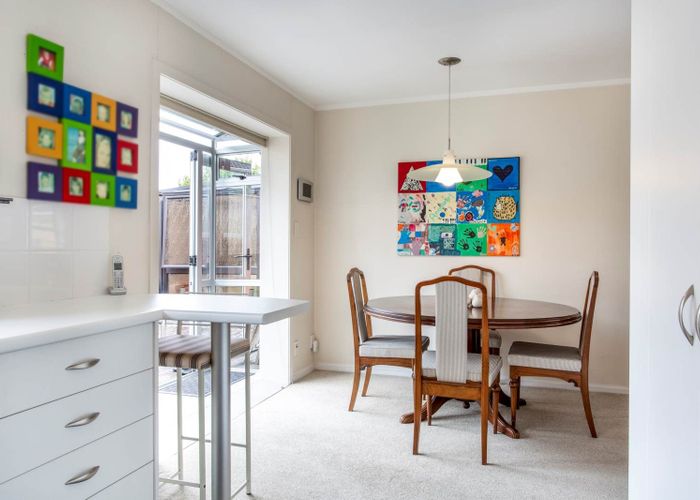  at 2/33 Akoranga Drive, Northcote, North Shore City, Auckland