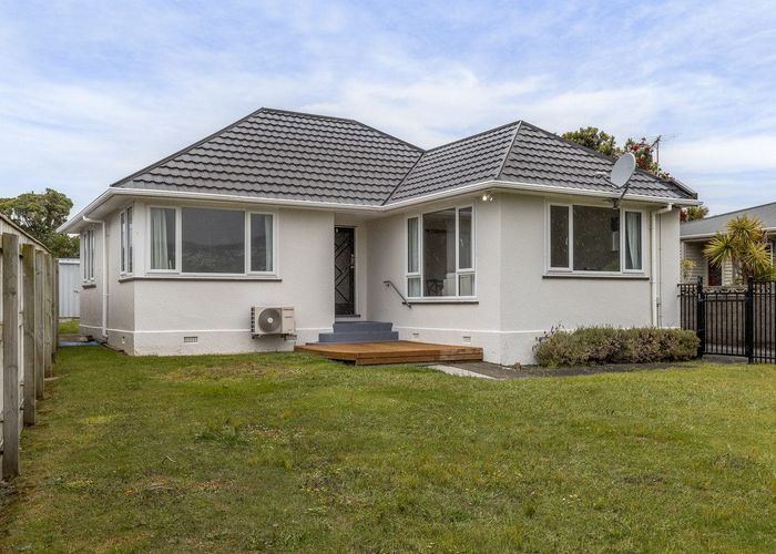  at 23 Main Road, Titahi Bay, Porirua