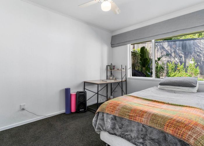  at 1B De Val Drive, New Lynn, Waitakere City, Auckland