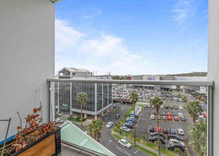  at 606/17 Amersham Way, Manukau, Manukau City, Auckland