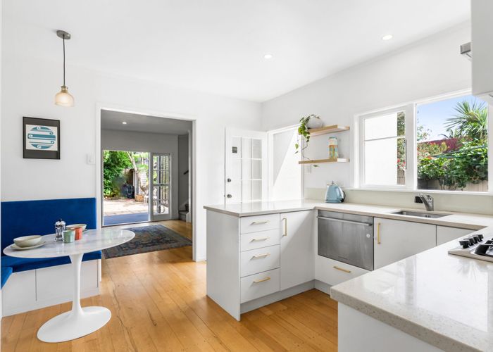  at 2/23 Seaview Avenue, Northcote, North Shore City, Auckland