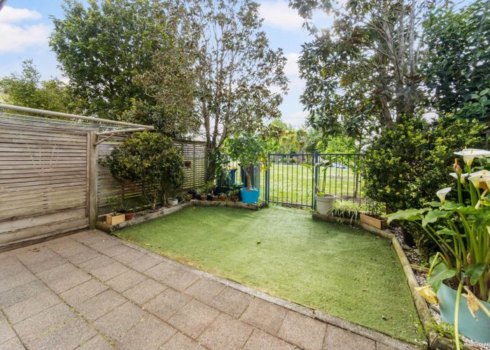  at 21/3 Ambrico Place, New Lynn, Waitakere City, Auckland