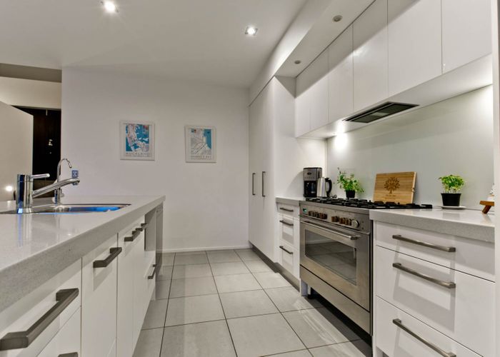  at 33 Kittiwake Drive, Schnapper Rock, Auckland