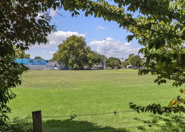  at 17 Woodward Avenue, Mangere Bridge, Auckland