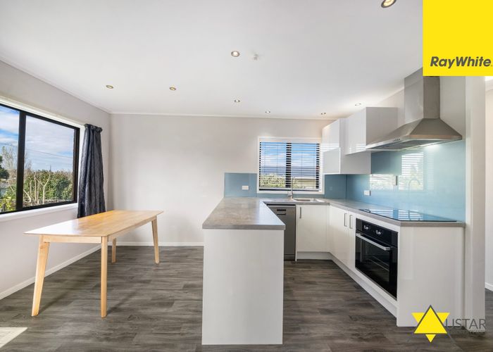  at 2/35 Buscomb Avenue, Henderson, Waitakere City, Auckland