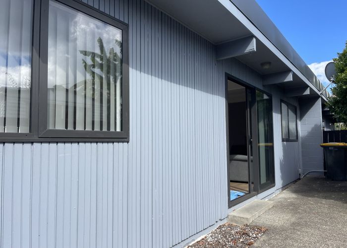  at 1/29 Camelot Place, Glenfield, North Shore City, Auckland