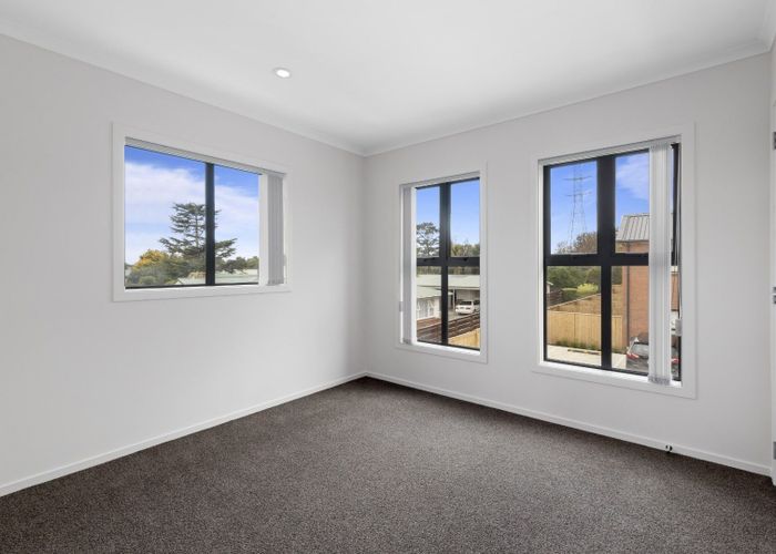  at 2/9 Marlene Avenue, Te Atatu South, Waitakere City, Auckland