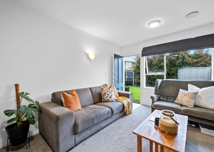  at 2/27 Harwood Road, Mount Wellington, Auckland City, Auckland