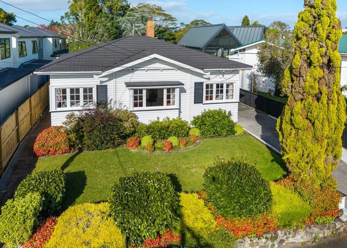  at 1 Manor Place, Point Chevalier, Auckland