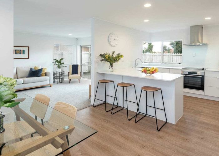  at 2/23 Tarnica Road, Northpark, Manukau City, Auckland