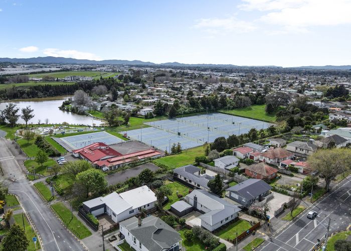  at 100 Forest Lake Road, Forest Lake, Hamilton, Waikato