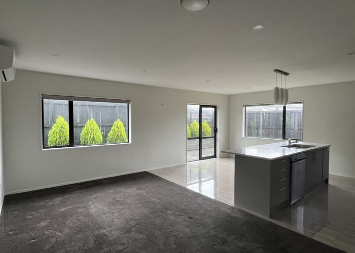  at 8A Blythe Pl, Glendene, Waitakere City, Auckland