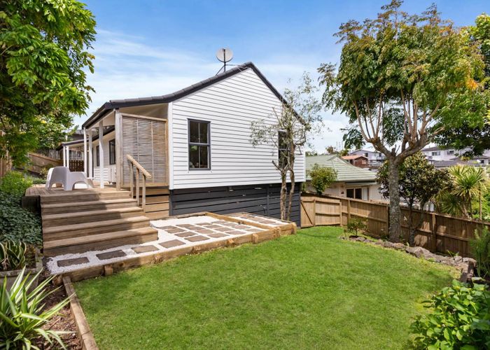  at 898A East Coast Road, Northcross, Auckland