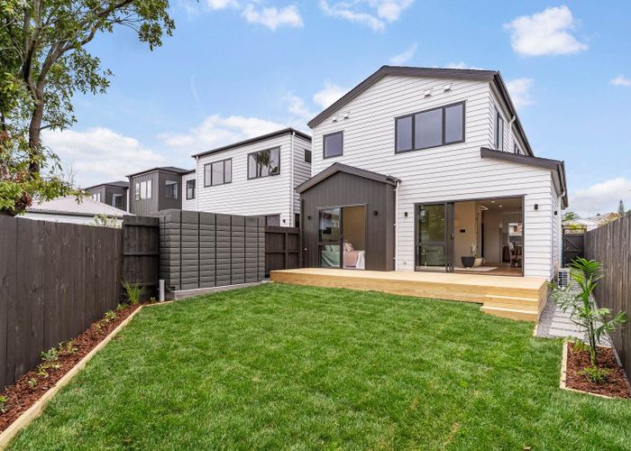  at Lot 5/118 Chivalry Road, Glenfield, North Shore City, Auckland