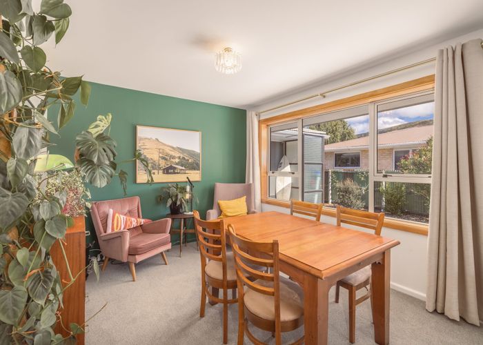 at 6 Laing Crescent, Heathcote, Christchurch City, Canterbury