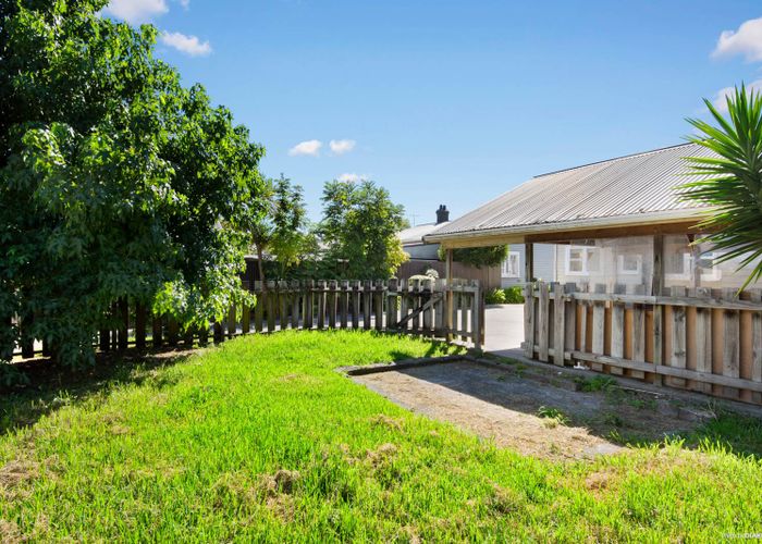  at 107 Glendale Road, Glen Eden, Auckland