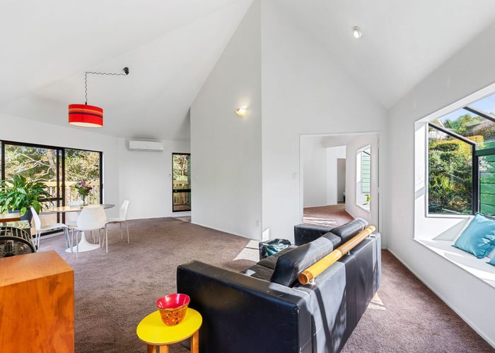  at 2/7 Almadale Place, Hillcrest, North Shore City, Auckland